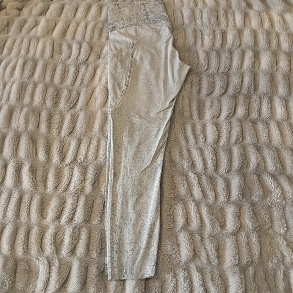 Lululemon High-rise 25” leggings size 10 - Picture 4 of 6